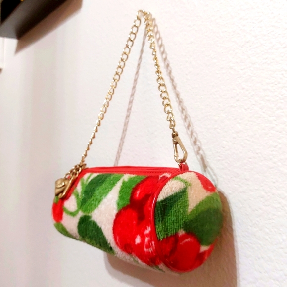 🍒SOLD🍒 Juicy Couture cherry barrel bag 🤩 - Picture 5 of 8